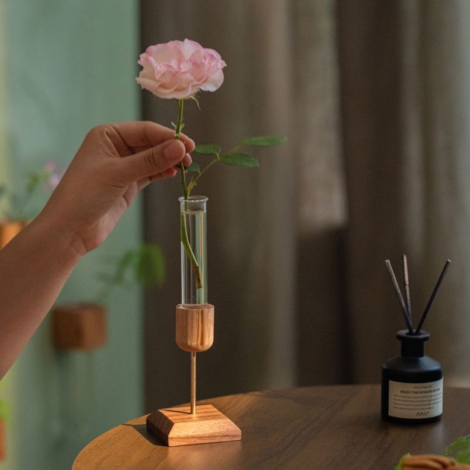 Wooden Base Glass Flower Vase - Image 4